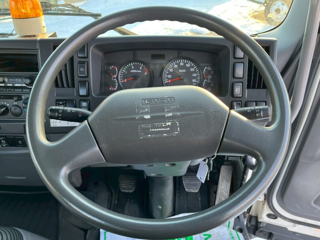 ◆平成23年　いすゞ　フォワード４トン４段クレーンロング　◆ラジコン　◆（車検１年付）◆荷台内寸560ｃｍ×216ｃｍ～在庫確認は北見店へ℡0157-57-7166～