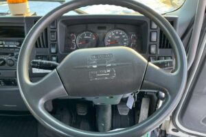 サムネイル: ◆平成23年　いすゞ　フォワード４トン４段クレーンロング　◆ラジコン　◆（車検１年付）◆荷台内寸560ｃｍ×216ｃｍ～在庫確認は北見店へ℡0157-57-7166～