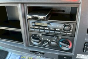 サムネイル: ◆平成23年　いすゞ　フォワード４トン４段クレーンロング　◆ラジコン　◆（車検１年付）◆荷台内寸560ｃｍ×216ｃｍ～在庫確認は北見店へ℡0157-57-7166～