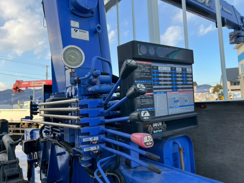 ◆平成23年　いすゞ　フォワード４トン４段クレーンロング　◆ラジコン　◆（車検１年付）◆荷台内寸560ｃｍ×216ｃｍ～在庫確認は北見店へ℡0157-57-7166～