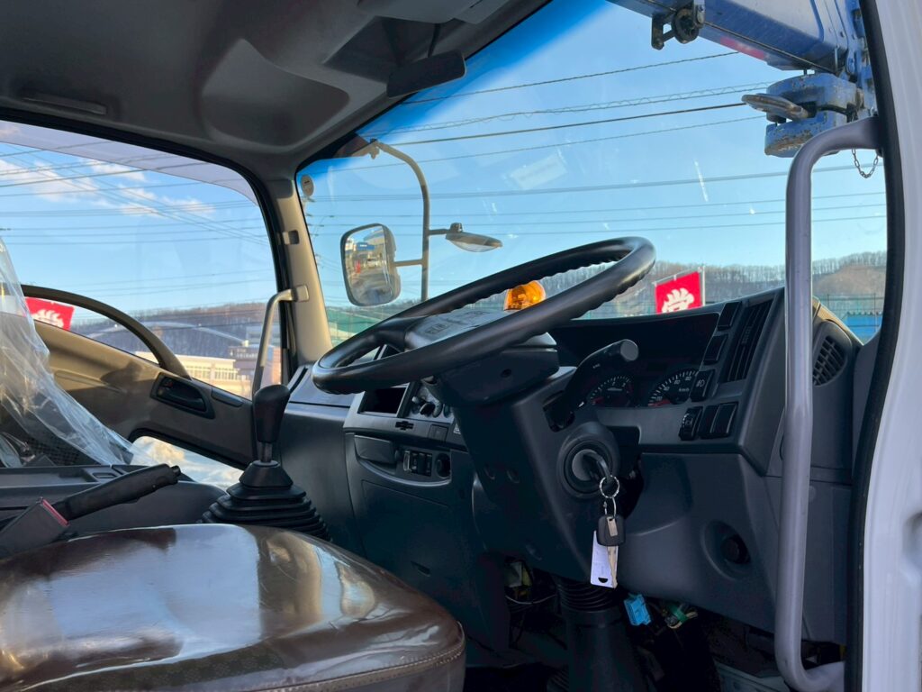 ◆平成23年　いすゞ　フォワード４トン４段クレーンロング　◆ラジコン　◆（車検１年付）◆荷台内寸560ｃｍ×216ｃｍ～在庫確認は北見店へ℡0157-57-7166～