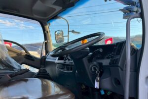 サムネイル: ◆平成23年　いすゞ　フォワード４トン４段クレーンロング　◆ラジコン　◆（車検１年付）◆荷台内寸560ｃｍ×216ｃｍ～在庫確認は北見店へ℡0157-57-7166～