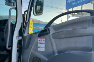 サムネイル: ◆平成23年　いすゞ　フォワード４トン４段クレーンロング　◆ラジコン　◆（車検１年付）◆荷台内寸560ｃｍ×216ｃｍ～在庫確認は北見店へ℡0157-57-7166～