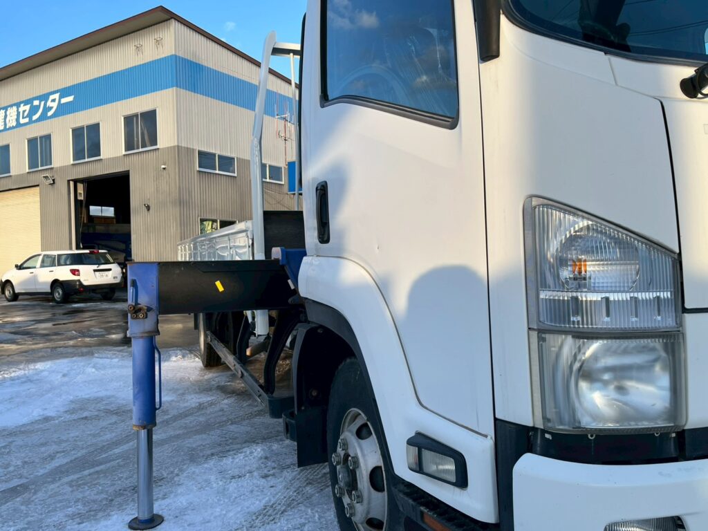 ◆平成23年　いすゞ　フォワード４トン４段クレーンロング　◆ラジコン　◆（車検１年付）◆荷台内寸560ｃｍ×216ｃｍ～在庫確認は北見店へ℡0157-57-7166～