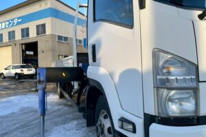 サムネイル: ◆平成23年　いすゞ　フォワード４トン４段クレーンロング　◆ラジコン　◆（車検１年付）◆荷台内寸560ｃｍ×216ｃｍ～在庫確認は北見店へ℡0157-57-7166～