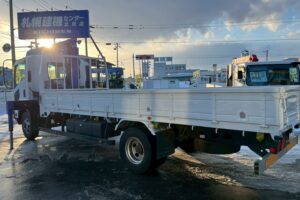 サムネイル: ◆平成23年　いすゞ　フォワード４トン４段クレーンロング　◆ラジコン　◆（車検１年付）◆荷台内寸560ｃｍ×216ｃｍ～在庫確認は北見店へ℡0157-57-7166～