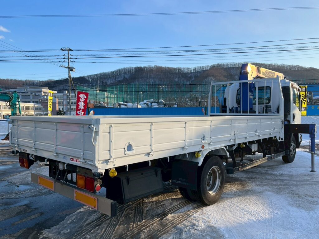 ◆平成23年　いすゞ　フォワード４トン４段クレーンロング　◆ラジコン　◆（車検１年付）◆荷台内寸560ｃｍ×216ｃｍ～在庫確認は北見店へ℡0157-57-7166～