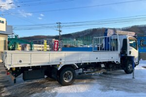 サムネイル: ◆平成23年　いすゞ　フォワード４トン４段クレーンロング　◆ラジコン　◆（車検１年付）◆荷台内寸560ｃｍ×216ｃｍ～在庫確認は北見店へ℡0157-57-7166～