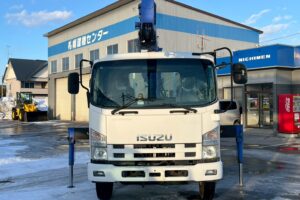 サムネイル: ◆平成23年　いすゞ　フォワード４トン４段クレーンロング　◆ラジコン　◆（車検１年付）◆荷台内寸560ｃｍ×216ｃｍ～在庫確認は北見店へ℡0157-57-7166～