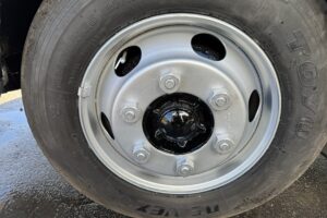 サムネイル: 平成22年　キャンター14.5M高所作業車　FRPバケット　上物アイチ　全塗装済み　車検2年付