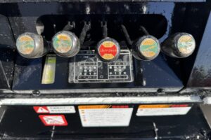 サムネイル: 平成22年　キャンター14.5M高所作業車　FRPバケット　上物アイチ　全塗装済み　車検2年付