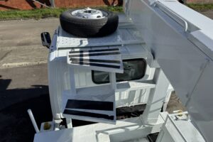 サムネイル: 平成22年　キャンター14.5M高所作業車　FRPバケット　上物アイチ　全塗装済み　車検2年付