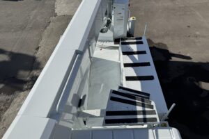サムネイル: 平成22年　キャンター14.5M高所作業車　FRPバケット　上物アイチ　全塗装済み　車検2年付