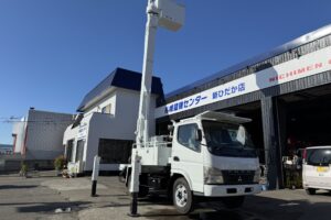 サムネイル: 平成22年　キャンター14.5M高所作業車　FRPバケット　上物アイチ　全塗装済み　車検2年付