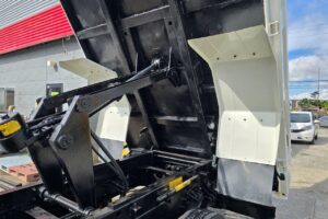 サムネイル: 平成25年　日野　レンジャー　４トンダンプ　電動コボレーン付（車検令和７年11月）