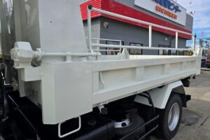 サムネイル: 平成25年　日野　レンジャー　４トンダンプ　電動コボレーン付（車検令和７年11月）