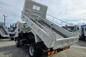 サムネイル: 平成25年　日野　レンジャー　４トンダンプ　電動コボレーン付（車検令和７年11月）