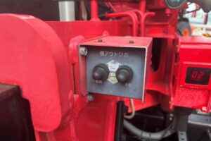 サムネイル: 平成25年　いすゞ　フォワード　４トン５段クレーン　差し違いアウトリガー　フックイン・ラジコン付（車検1年付）
