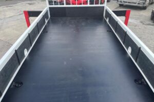 サムネイル: 平成25年　いすゞ　フォワード　４トン５段クレーン　差し違いアウトリガー　フックイン・ラジコン付（車検1年付）