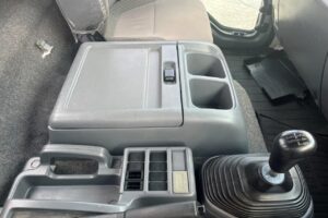 サムネイル: 平成25年　いすゞ　フォワード　４トン５段クレーン　差し違いアウトリガー　フックイン・ラジコン付（車検1年付）