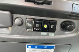 サムネイル: 平成25年　いすゞ　フォワード　４トン５段クレーン　差し違いアウトリガー　フックイン・ラジコン付（車検1年付）