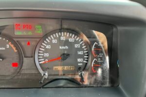 サムネイル: 平成25年　いすゞ　フォワード　４トン５段クレーン　差し違いアウトリガー　フックイン・ラジコン付（車検1年付）