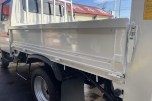 サムネイル: 平成18年　ダイナ2トンWキャブ パワーゲート付き4WD 全塗装済み　車検令和7年11月