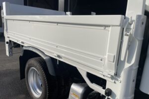 サムネイル: 平成18年　ダイナ2トンWキャブ パワーゲート付き4WD 全塗装済み　車検令和7年11月