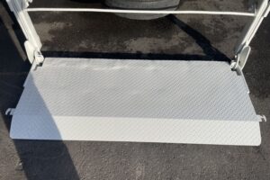 サムネイル: 平成18年　ダイナ2トンWキャブ パワーゲート付き4WD 全塗装済み　車検令和7年11月