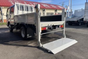 サムネイル: 平成18年　ダイナ2トンWキャブ パワーゲート付き4WD 全塗装済み　車検令和7年11月