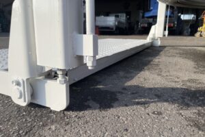 サムネイル: 平成18年　ダイナ2トンWキャブ パワーゲート付き4WD 全塗装済み　車検令和7年11月