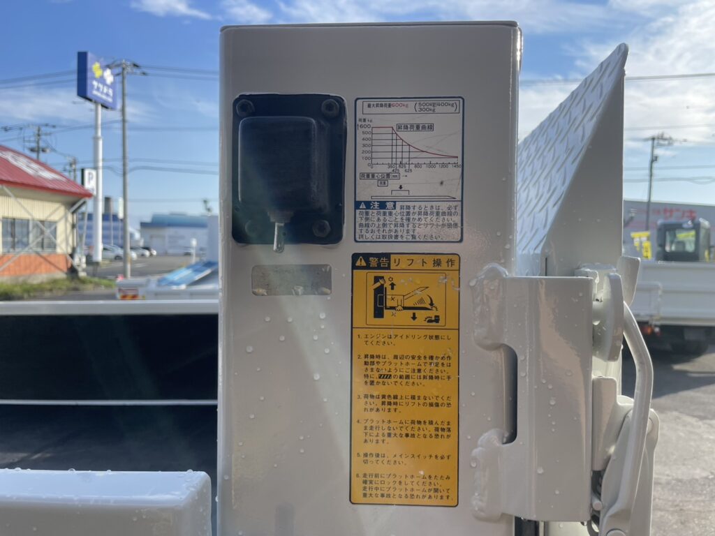 平成18年　ダイナ2トンWキャブ パワーゲート付き4WD 全塗装済み　車検令和7年11月