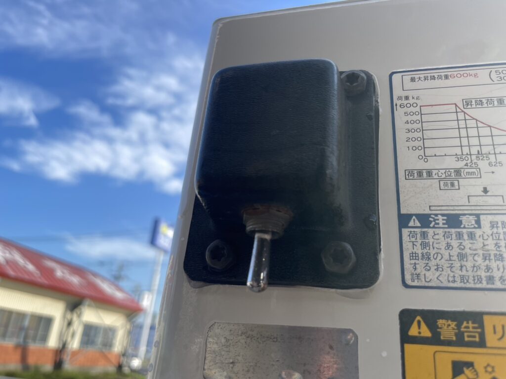 平成18年　ダイナ2トンWキャブ パワーゲート付き4WD 全塗装済み　車検令和7年11月