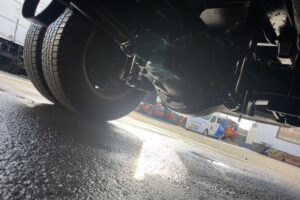 サムネイル: 平成18年　ダイナ2トンWキャブ パワーゲート付き4WD 全塗装済み　車検令和7年11月