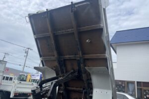サムネイル: 平成28年　フォワード４トンLゲートダンプ　極東開発　電動コボレーン　車検1年付