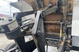 サムネイル: 平成28年　フォワード４トンLゲートダンプ　極東開発　電動コボレーン　車検1年付