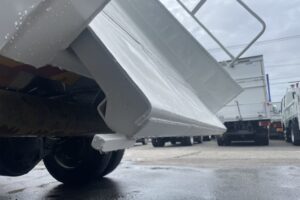 サムネイル: 平成28年　フォワード４トンLゲートダンプ　極東開発　電動コボレーン　車検1年付