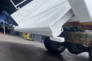 サムネイル: 平成28年　フォワード４トンLゲートダンプ　極東開発　電動コボレーン　車検1年付