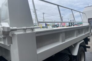 サムネイル: 平成28年　フォワード４トンLゲートダンプ　極東開発　電動コボレーン　車検1年付