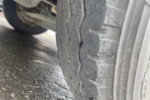 サムネイル: 平成28年　フォワード４トンLゲートダンプ　極東開発　電動コボレーン　車検1年付
