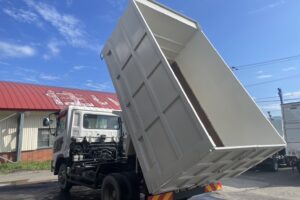サムネイル: 平成22年　コンドル４トン深ダンプ　土砂禁　極東開発　車検令和8年7月