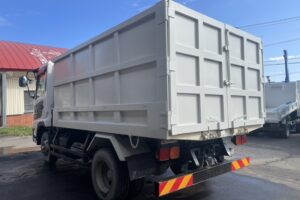 サムネイル: 平成22年　コンドル４トン深ダンプ　土砂禁　極東開発　車検令和8年7月