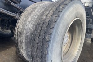 サムネイル: 平成22年　コンドル４トン深ダンプ　土砂禁　極東開発　車検令和8年7月