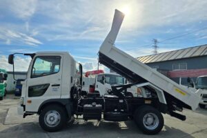 サムネイル: 令和２年　日野　レンジャー　４トンダンプ　コボレーン付　荷台塗装済！（車検1年付）