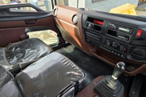サムネイル: 令和２年　日野　レンジャー　４トンダンプ　コボレーン付　荷台塗装済！（車検1年付）