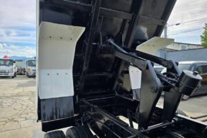 サムネイル: 令和２年　日野　レンジャー　４トンダンプ　コボレーン付　荷台塗装済！（車検1年付）