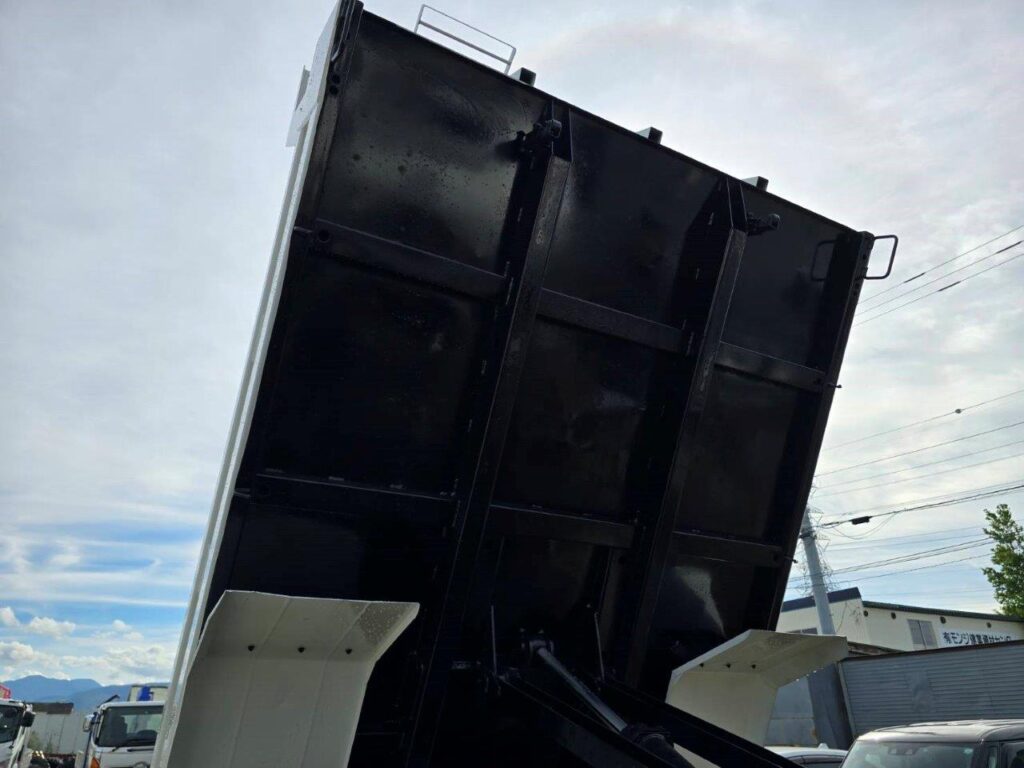 令和２年　日野　レンジャー　４トンダンプ　コボレーン付　荷台塗装済！（車検1年付）