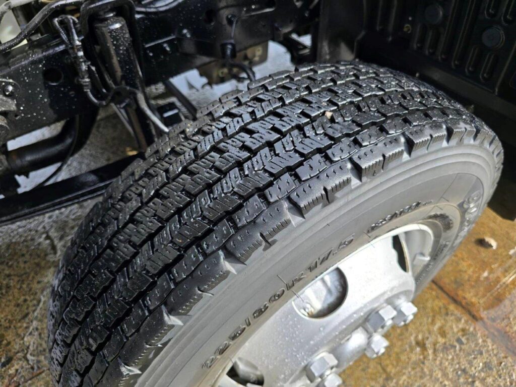 令和２年　日野　レンジャー　４トンダンプ　コボレーン付　荷台塗装済！（車検1年付）