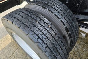 サムネイル: 令和２年　日野　レンジャー　４トンダンプ　コボレーン付　荷台塗装済！（車検1年付）