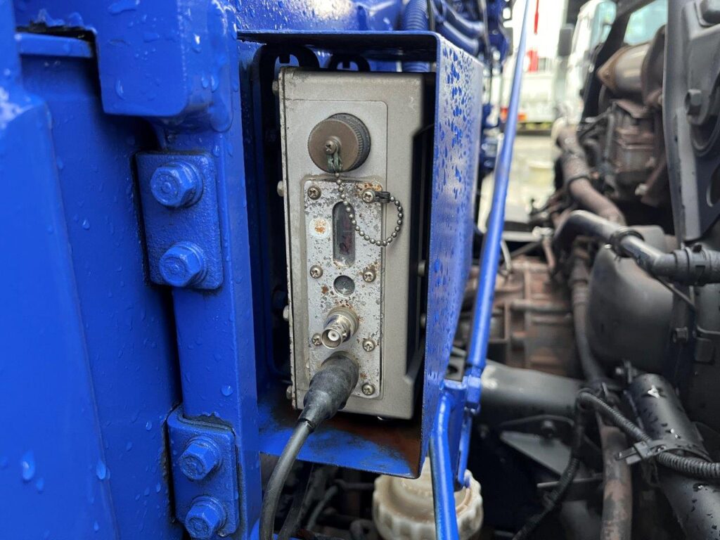 平成23年　いすゞ　フォワード　４トン段クレーンロングジャッキ　フックイン・ラジコン付（車検令和8年7月）